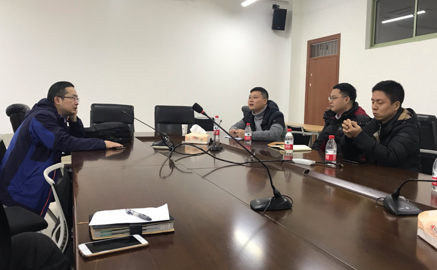 图2 陈为教授在9404会议室与软件工程系相关研究方向教师交流探讨 图2 陈为教授在9404会议室与软件工程系相关研究方向教师交流探讨